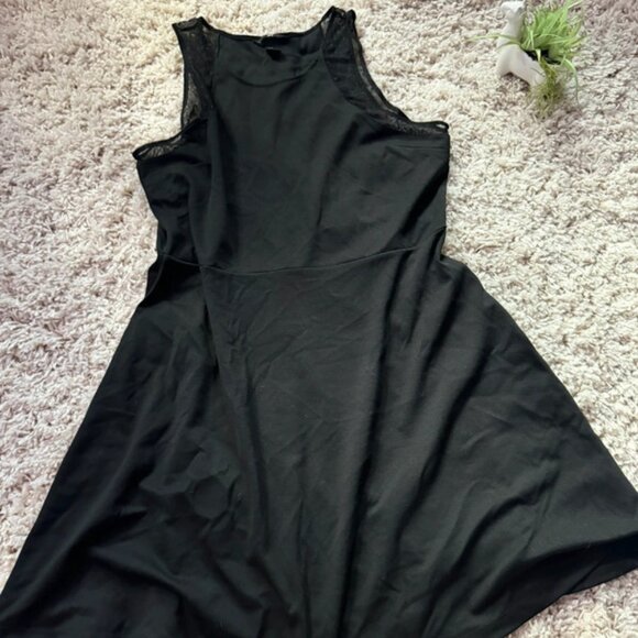 Black H&M cute sleeveless dress with flow perfect for a night out or a fancy dre - Picture 1 of 5